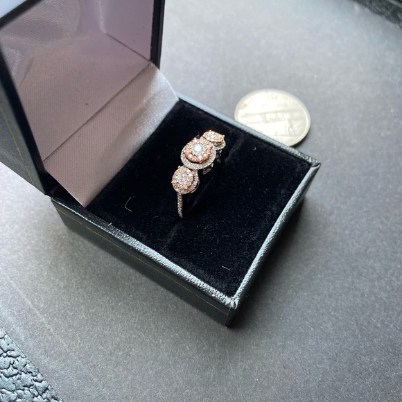 Jewelry - ** Stunning! 10 kt Rose Gold Past Present Future Diamond Ring Size 5.5